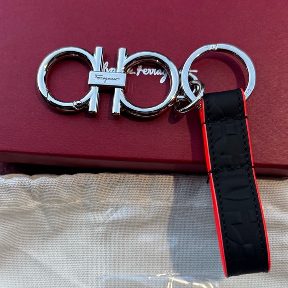 Salvatore Ferragamo Key Chain Nero Calf Gancini 660937 Authentic NWB - Picture 1 of 7